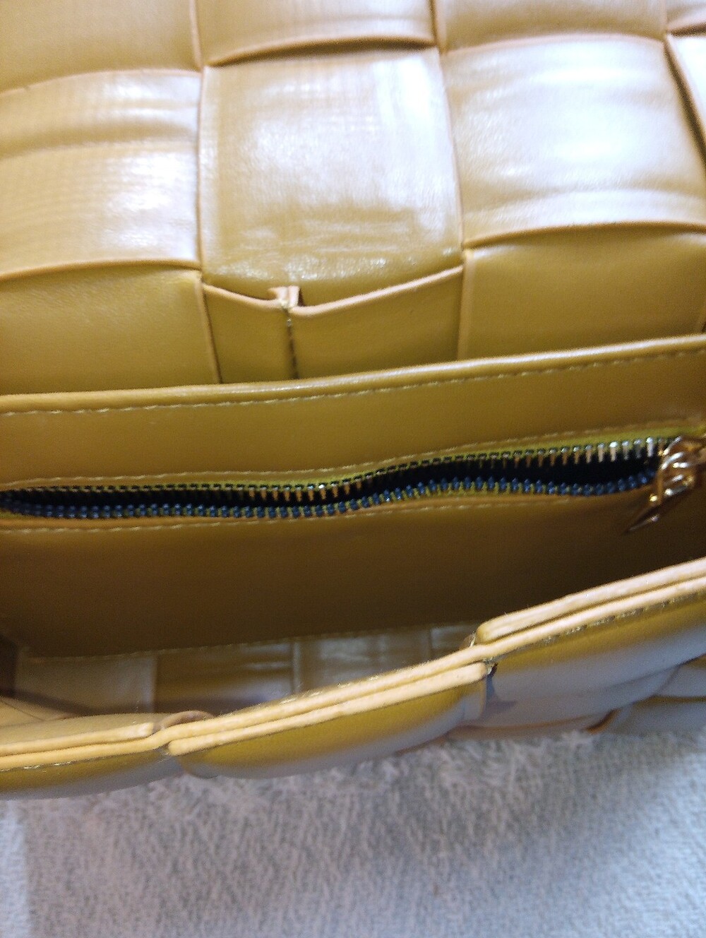 Handbag - Picture 3 of 8